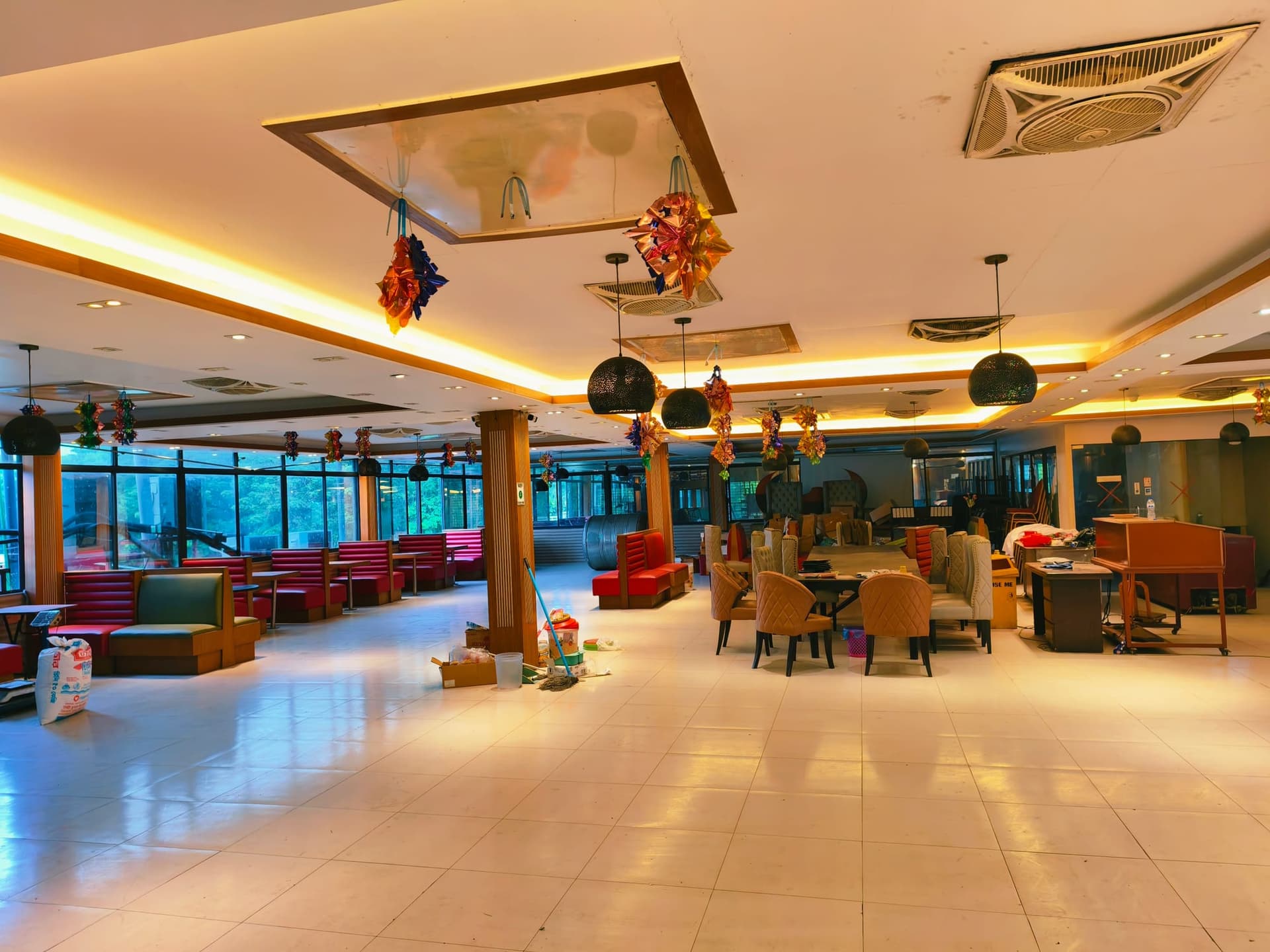 Cove-Lit Grand Banquet & Family Booths