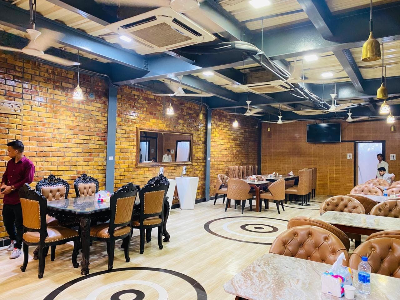 Executive Brick Dining Hall & Private Tables
