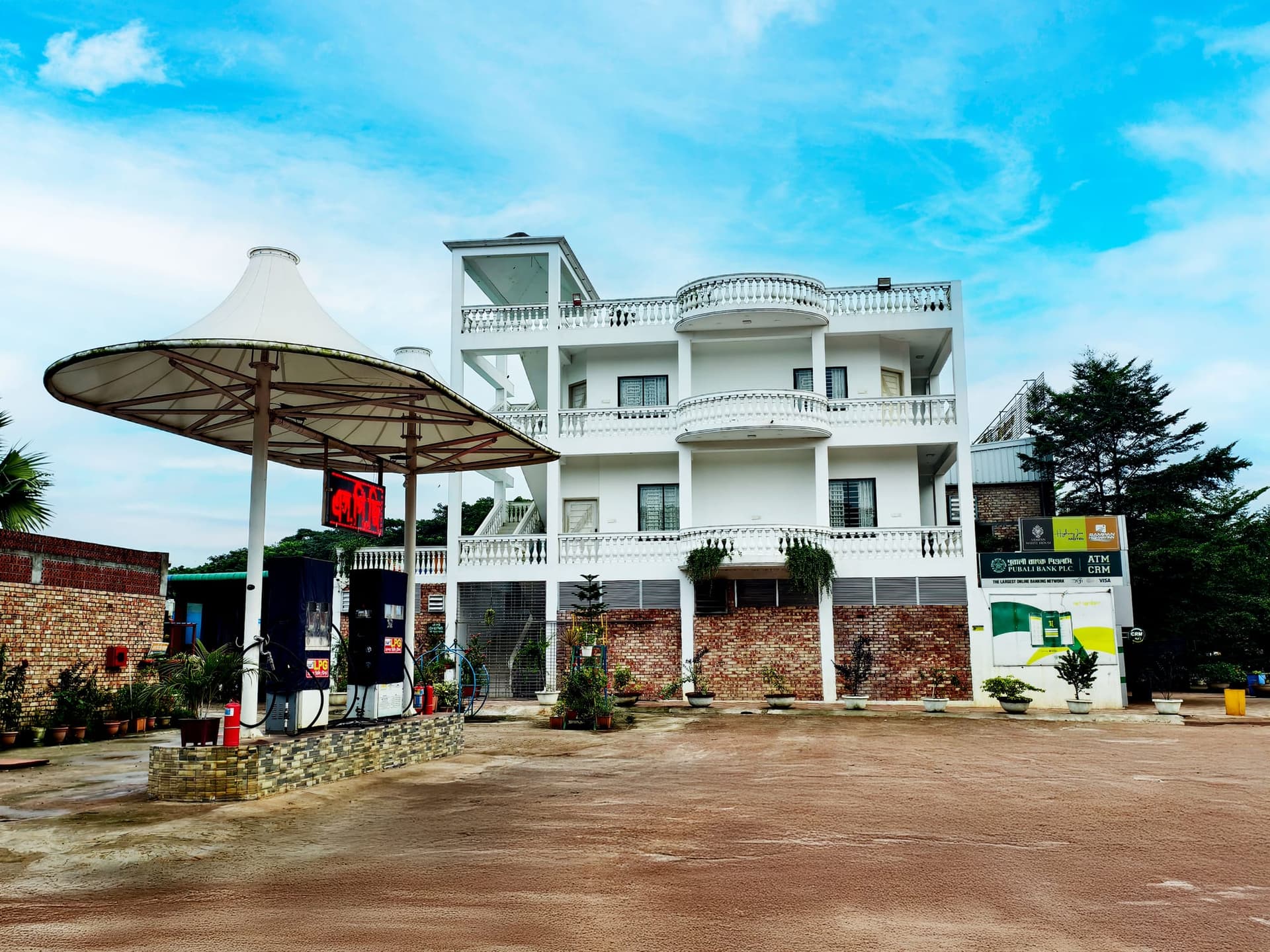 Sampan White House Motel & Auto LPG Forecourt